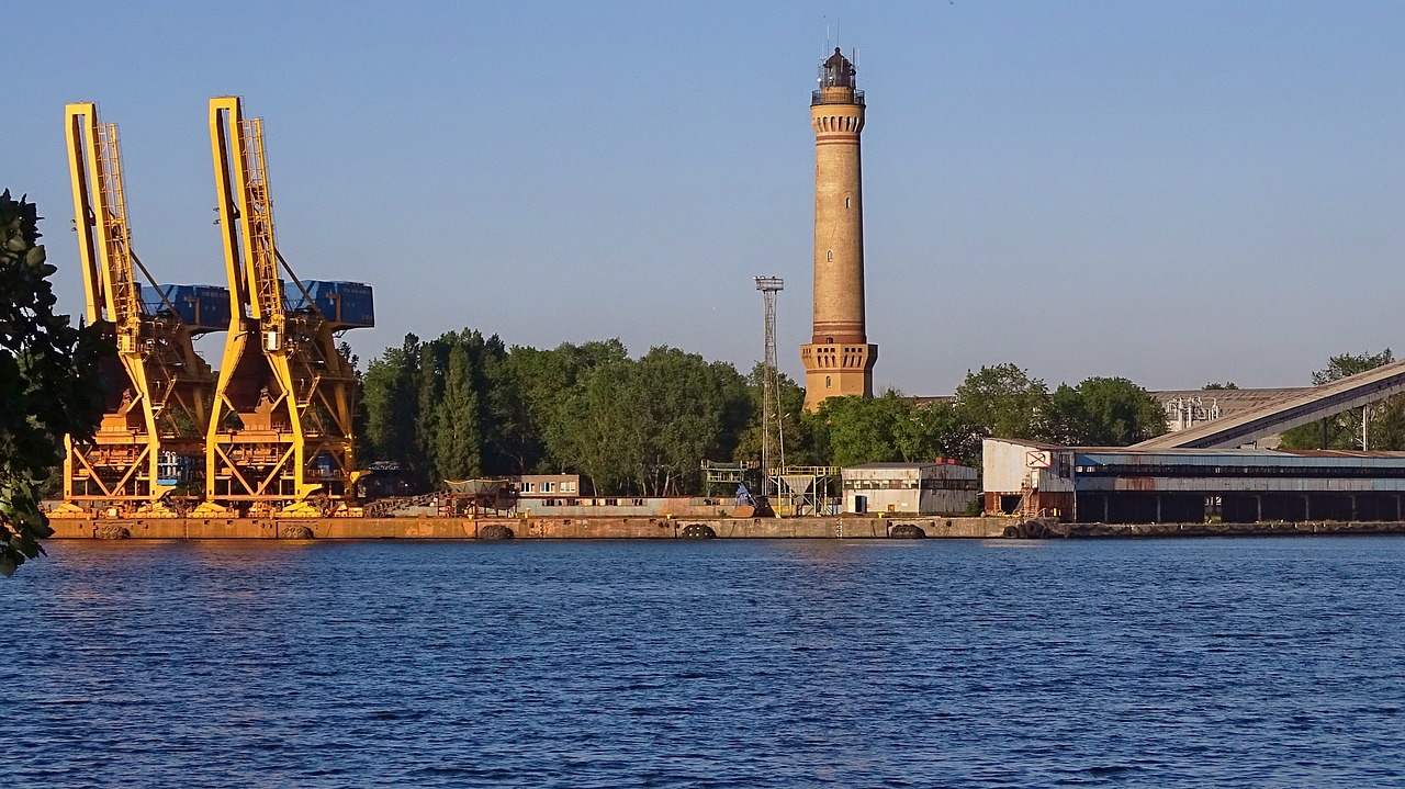 Świnoujście poza plażą – gdzie wybrać apartament, aby wygodnie zwiedzać miasto i okolice? 